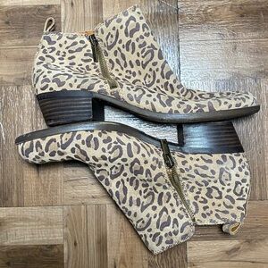 Lucky Brand Basel Double Zipper Ankle Boots Cheetah Leopard Print Leather sz 8M